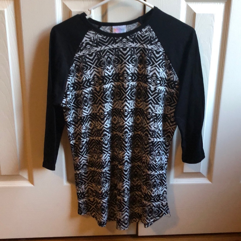 LuLaRoe Randy black and white pattern top. Size S